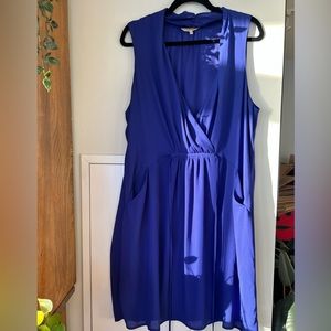 Stunning deep purple sleeveless dress with tie and pockets